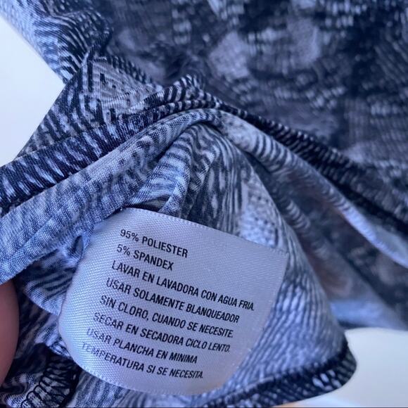 Worthington Gathered Neck Black White Pattern M - Picture 11 of 11